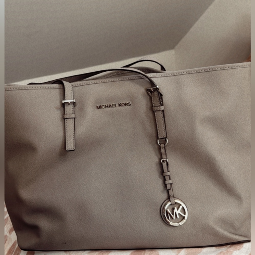 Michael Kors Elegant Gray Tote